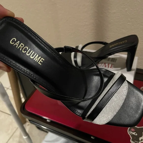 Black Square-Toe Strappy Heel Sandals - Picture 2 of 5